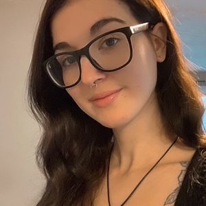 Meet your Posher, Daphnee